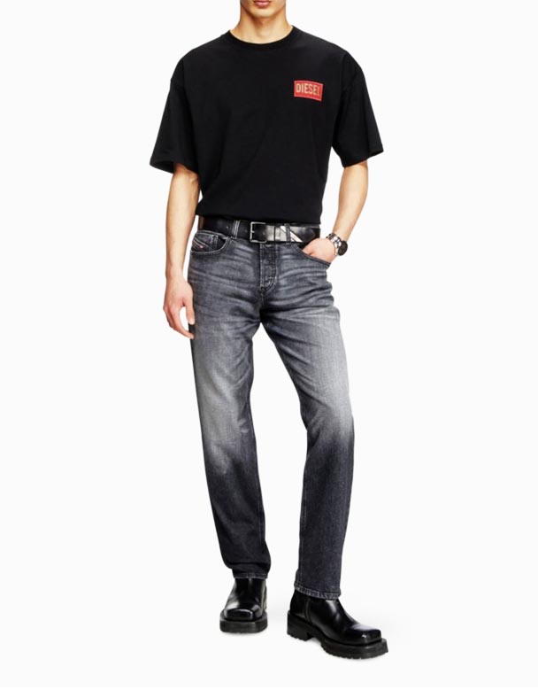 CHA00186 2023 adi qarışıq parça kəsiminin D formalı daralan ayaqları olan Jeans