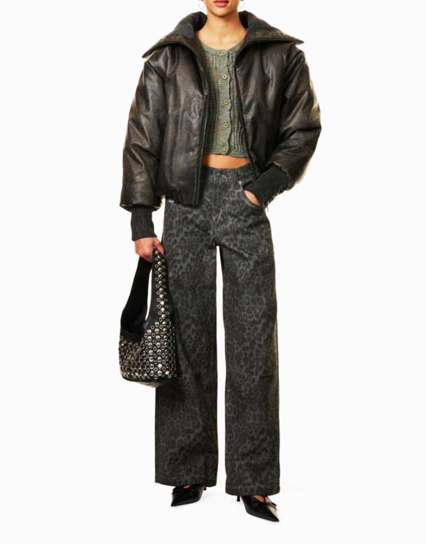 I-Chw01080 Leopard Colussus faded-geza imilenze ebanzi phakathi nendawo amajean e-denim